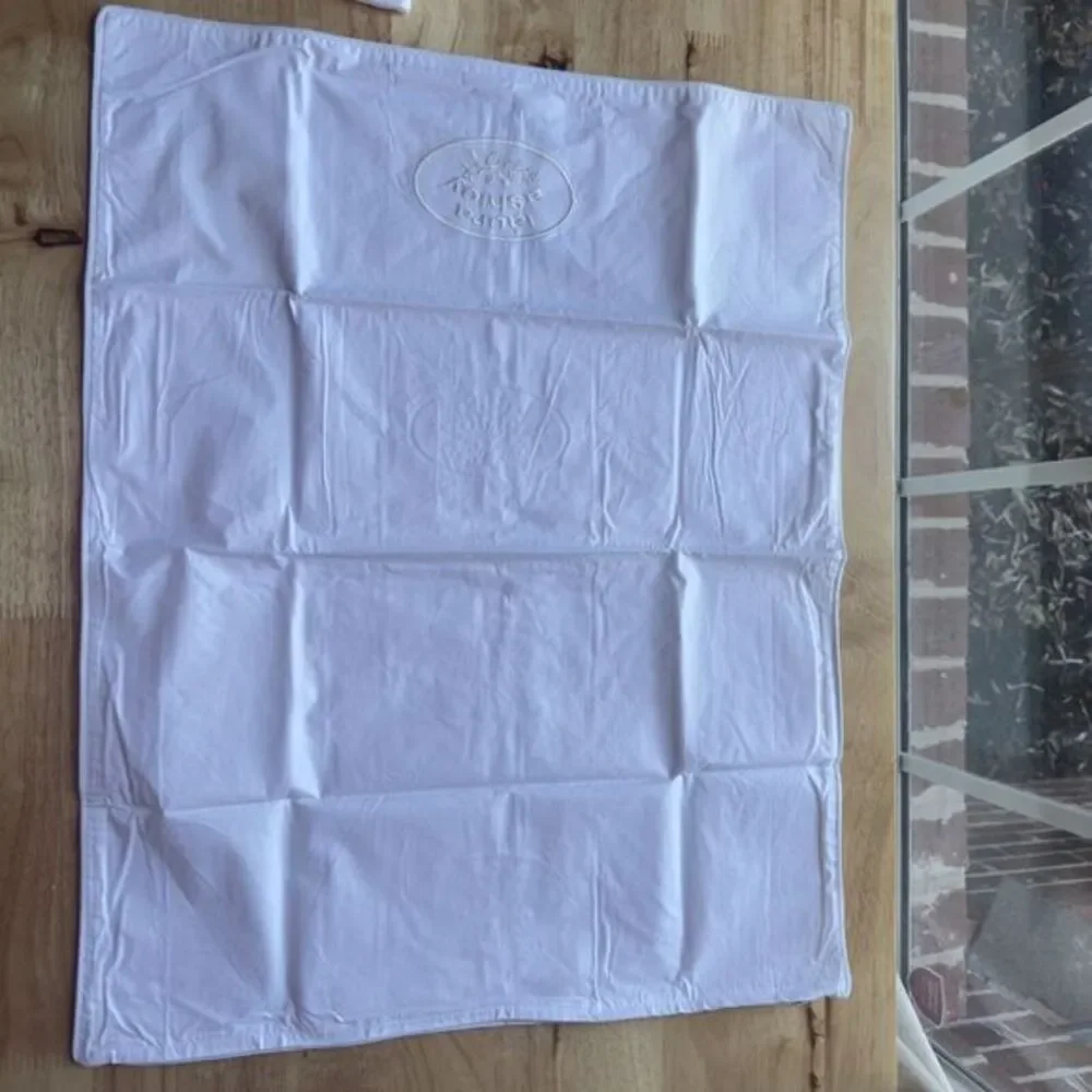 NOS Laura Ashley Signature Series 2 STANDARD White Zipper Pillow Covers 100% CTN